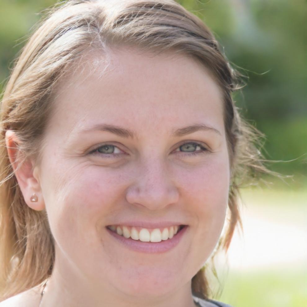 Lisa Nakamura, program graduate working in equity research at a major investment firm